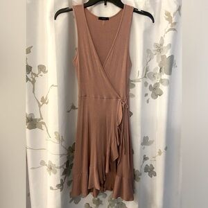 Soprano dusty pink dress - size medium
